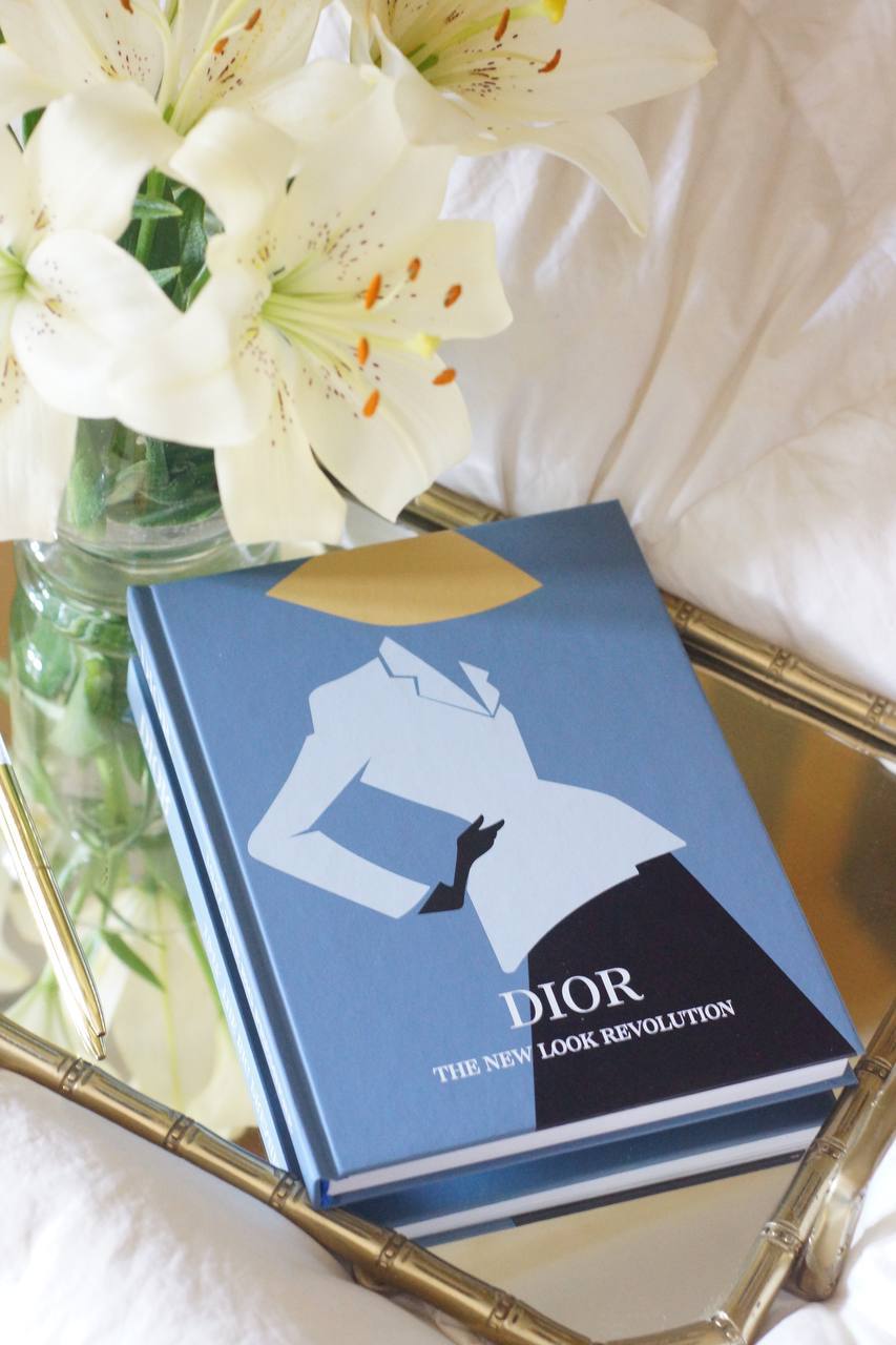 Ежедневник Dior силуэт
